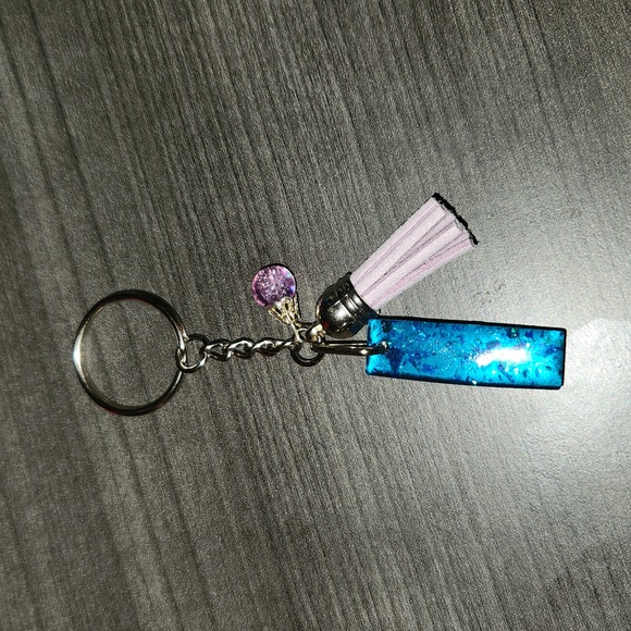 "I" Resin Keychain - Picture 2 of 3